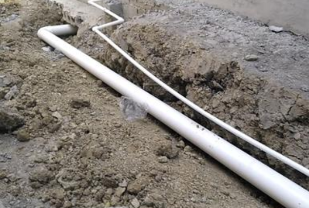 开发商暗埋水管漏水谁的责任？预埋水管漏水属于物业维修吗？开发商水管漏水的怎么处理